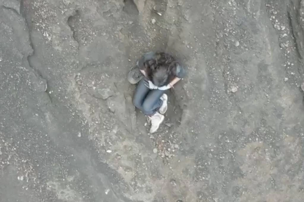 Imagem de drone mostra Juliana Marins em trilha na ilha de Lombok, na Indonésia