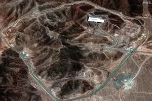 Instalação nuclear de Fordow, no Irã (Foto: Reprodução | Foto: Satellite image ©2025 Maxar Technologies / AFP)