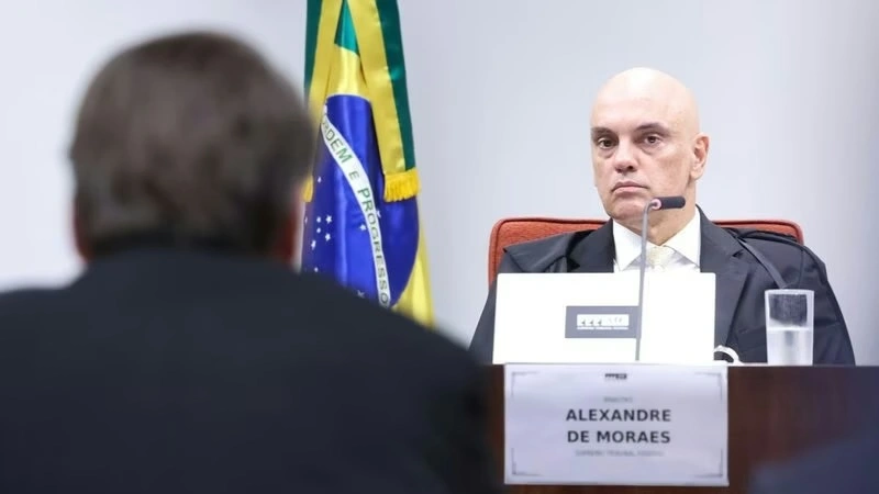 Jair Bolsonaro, ex-presidente, e Alexandre de Moraes, ministro do STF