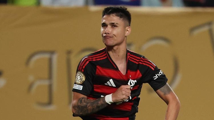 Luís Araújo comemorando segundo gol, contra o Espérance.