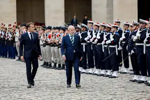 Lula e Macron em revista as tropas (Foto: Ricardo Stuckert / PR)