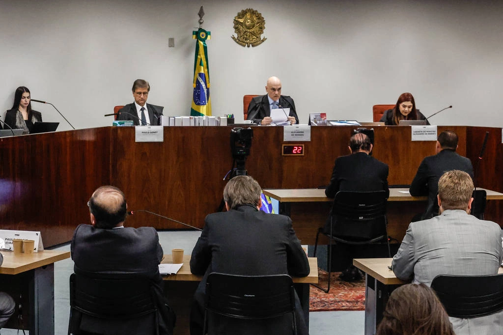 Mauro Cid é primeiro a falar no primeiro dia de depoimentos de réus da trama golpista na Primeira Turma do STF