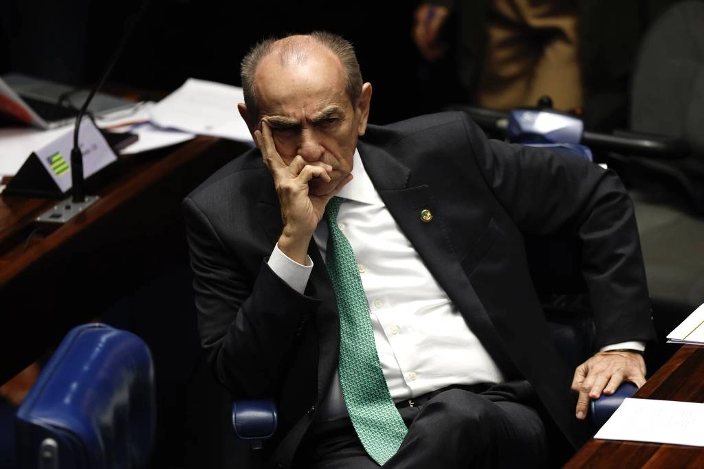 O relator do projeto que aumenta o número de deputados federais, senador Marcelo Castro (MDB-PI), durante a sessão