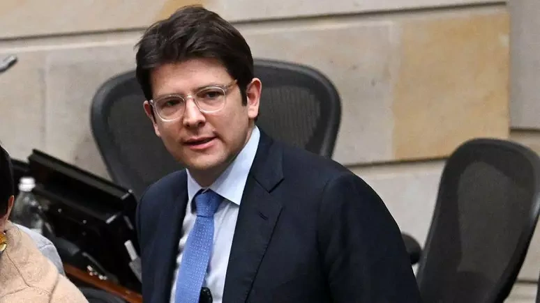 Polícia colombiana apreende adolescente suspeito de envolvimento em ataque a pré-candidato à presidência