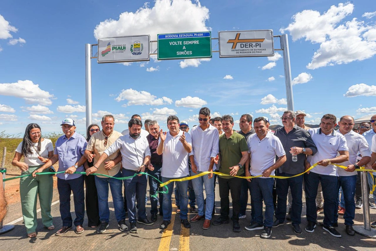 Rafael Fonteles inaugura Rodovia em Simões