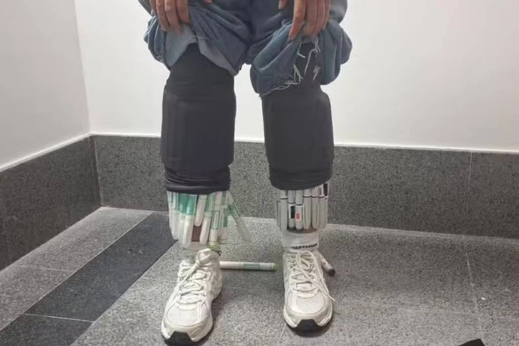Segundo a Receita Federal, as canetas emagrecedoras estavam presas ao corpo de uma brasileira de 31 anos, natural de Tauá, no Ceará