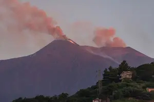 Vulcão Etna entra em erupção (Foto: Reprodução | Salvatore Allegra/ AP)