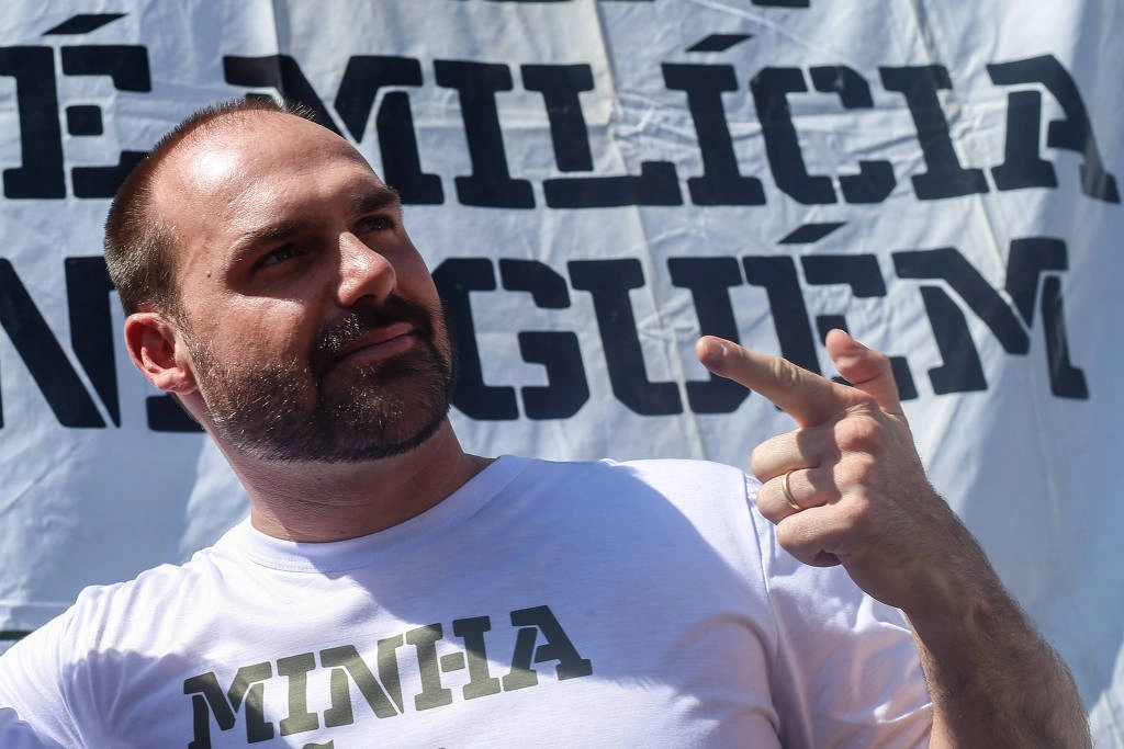 Deputado Eduardo Bolsonaro durante marcha pró-armas em Brasília