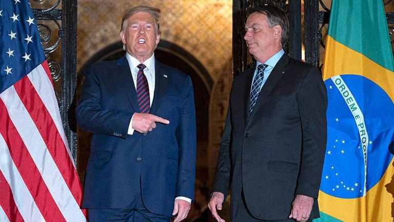 Donald Trump e Jair Bolsonaro durante um jantar em Mar-a-Lago, Palm Beach, Flórida, em março de 2020
