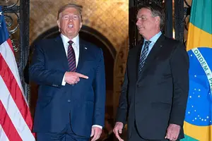 Donald Trump e Jair Bolsonaro durante um jantar em Mar-a-Lago, Palm Beach, Flórida, em março de 2020 (Foto: Reprodução)