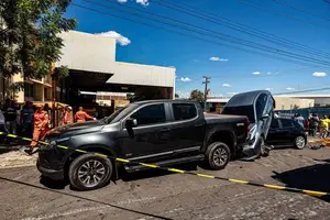 Engavetamento na Avenida Valter Alencar (Foto: Renato Andrade)