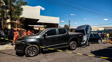 Engavetamento na Avenida Valter Alencar (Foto: Renato Andrade)