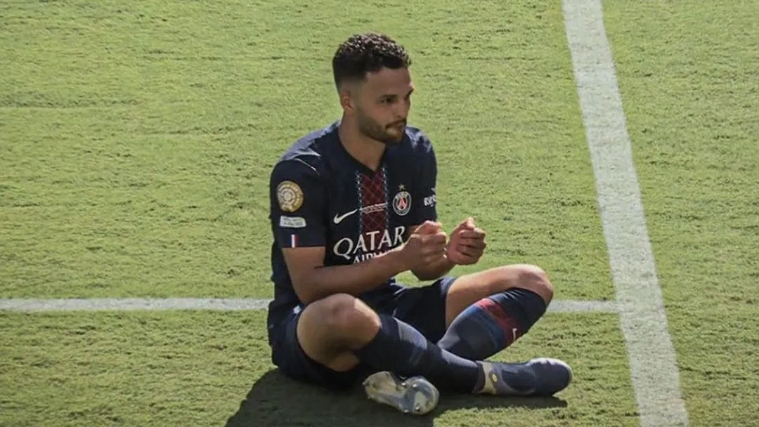 Gonçalo Ramos faz o quarto gol do PSG e homenageia Diogo Jota na comemoração.