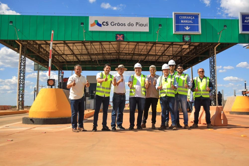 Governador Rafael Fonteles e comitiva em visita técnica a Transcerrados
