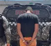 Homem com mandado de prisão por roubo é preso com celular roubado em Teresina