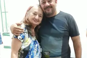 Lena Rios e o filho Marcelo Barradas (Foto: Reprodução/Redes Sociais)