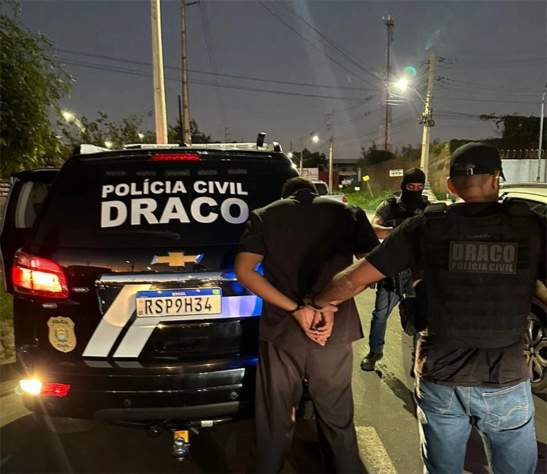 Leonardo Araújo Meira sendo preso pelo DRACO