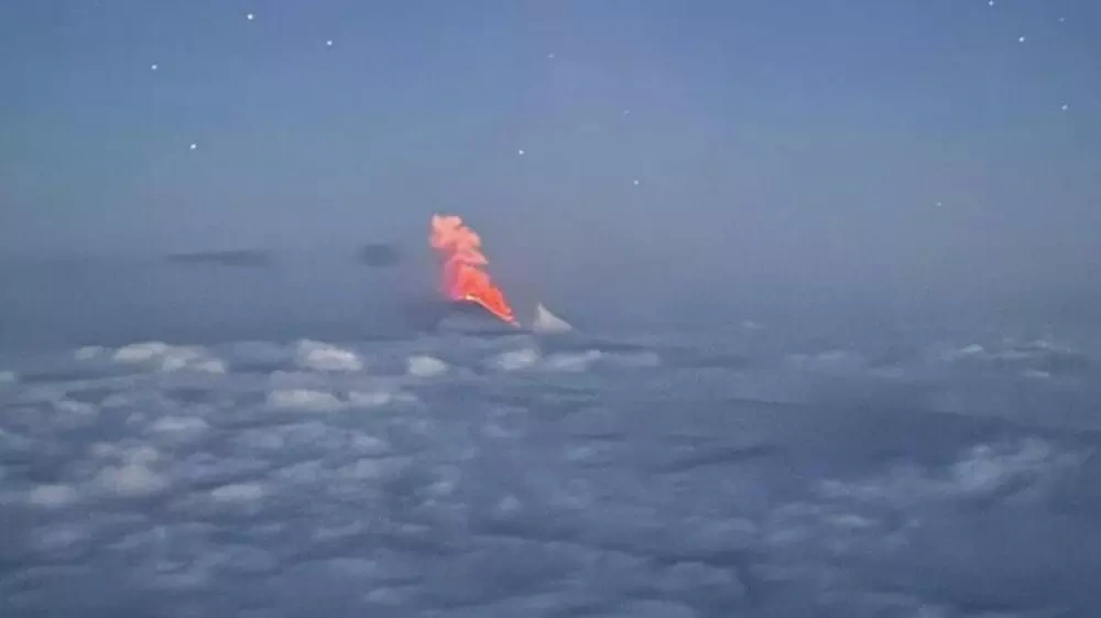 Maior vulcão da Eurásia entra em erupção após terremoto na Rússia