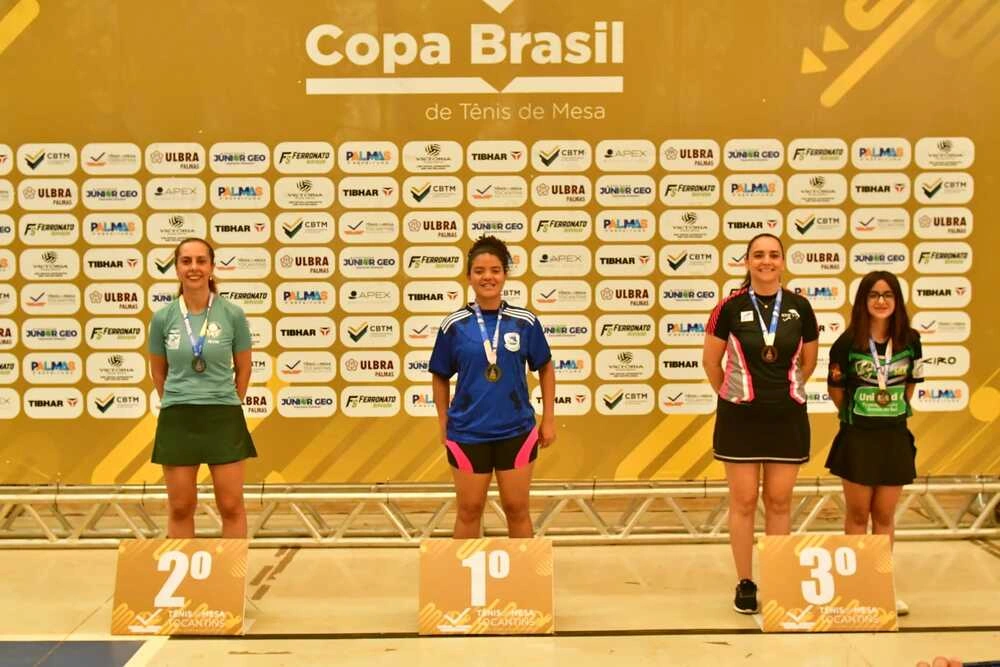 Maria Grazzyelle, de 17 anos no pódio