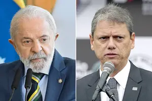 Montagem com o presidente Lula e o governador Tarcísio de Freitas (Republicanos), presidente está na frente na nova pesquisa Quaest para a eleição presidencial de 2026 (Foto: Evaristo Sá/AFP)
