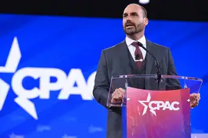 O deputado Eduardo Bolsonaro (PL-SP) discursa na Cpac, conferência conservadora, nos Estados Unidos (Foto: Saul Loeb - 20.fev.25/AFP)