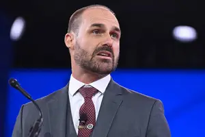 O deputado licenciado Eduardo Bolsonaro (Foto: Saul Loeb-20.fev.25/AFP)
