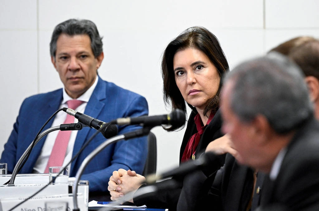 Os ministros Fernando Haddad, da Fazenda, e Simone Tebet, do Planejamento, se reúnem com empresários em Brasília para discutir o tarifaço que o norte-americano Donald Trump ameaça impor ao Brasil