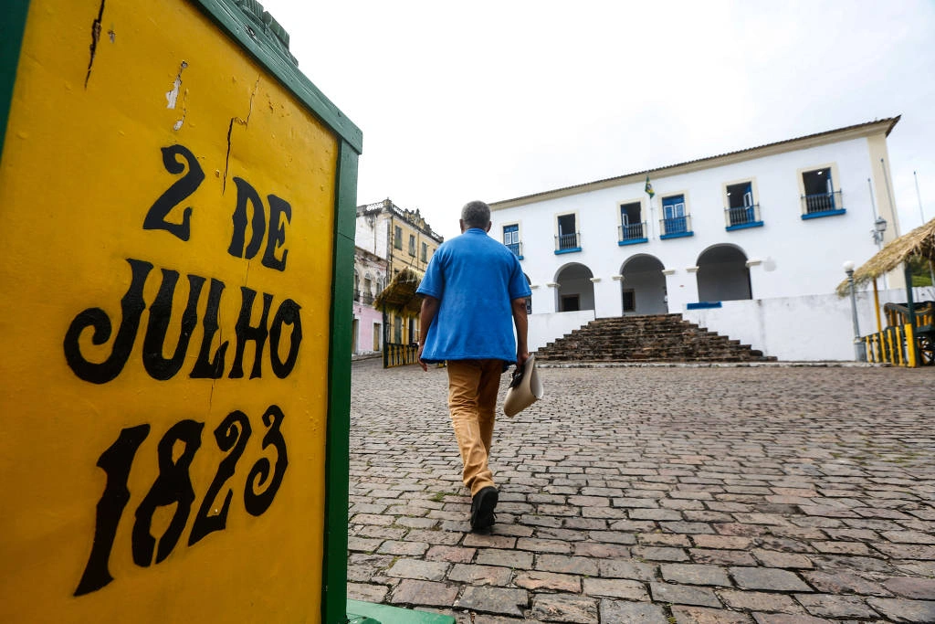 Praça em frente à Câmara Municipal de Cachoeira, onde funcionava antiga prisão