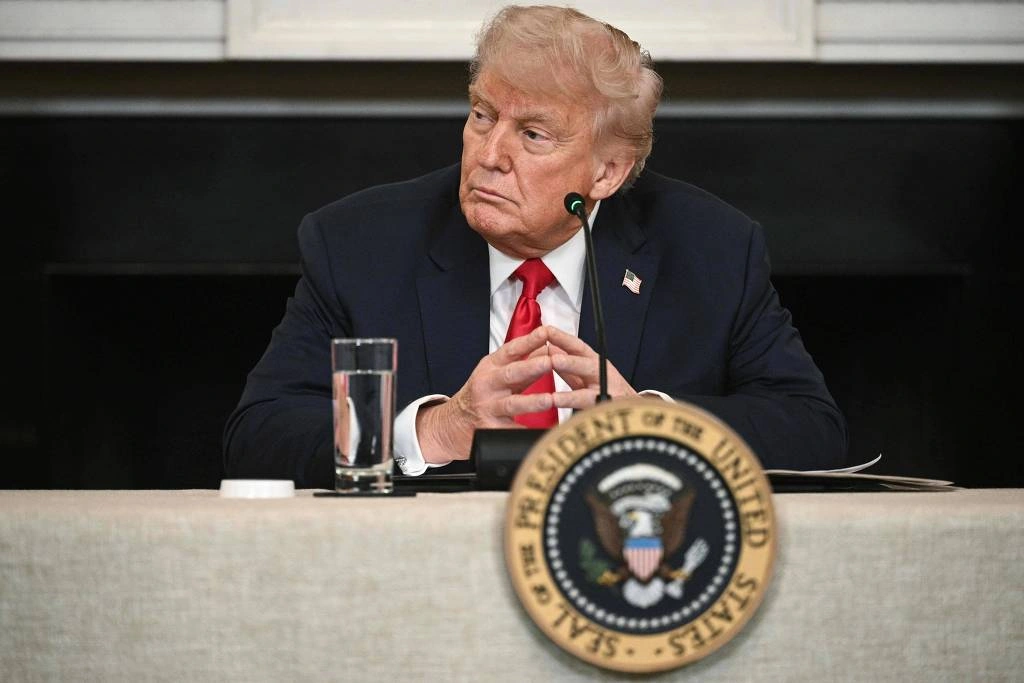 Presidente dos EUA, Donald Trump, participa de uma mesa redonda de discussão "Investir na América" na Casa Branca em Washington, em 9 de junho de 2025