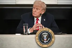 Presidente dos EUA, Donald Trump, participa de uma mesa redonda de discussão "Investir na América" na Casa Branca em Washington, em 9 de junho de 2025 (Foto: Brendan Smialowski/AFP)