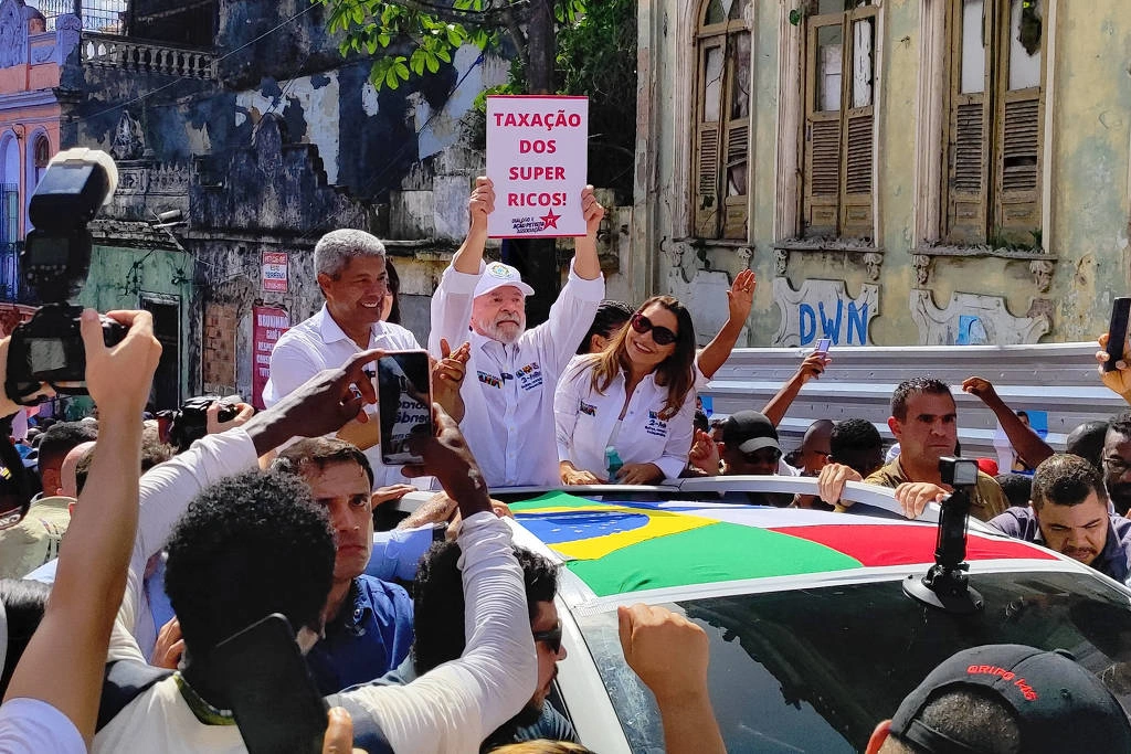 Presidente Luiz Inácio Lula da Silva durante caminhada do 2 de Julho em Salvador