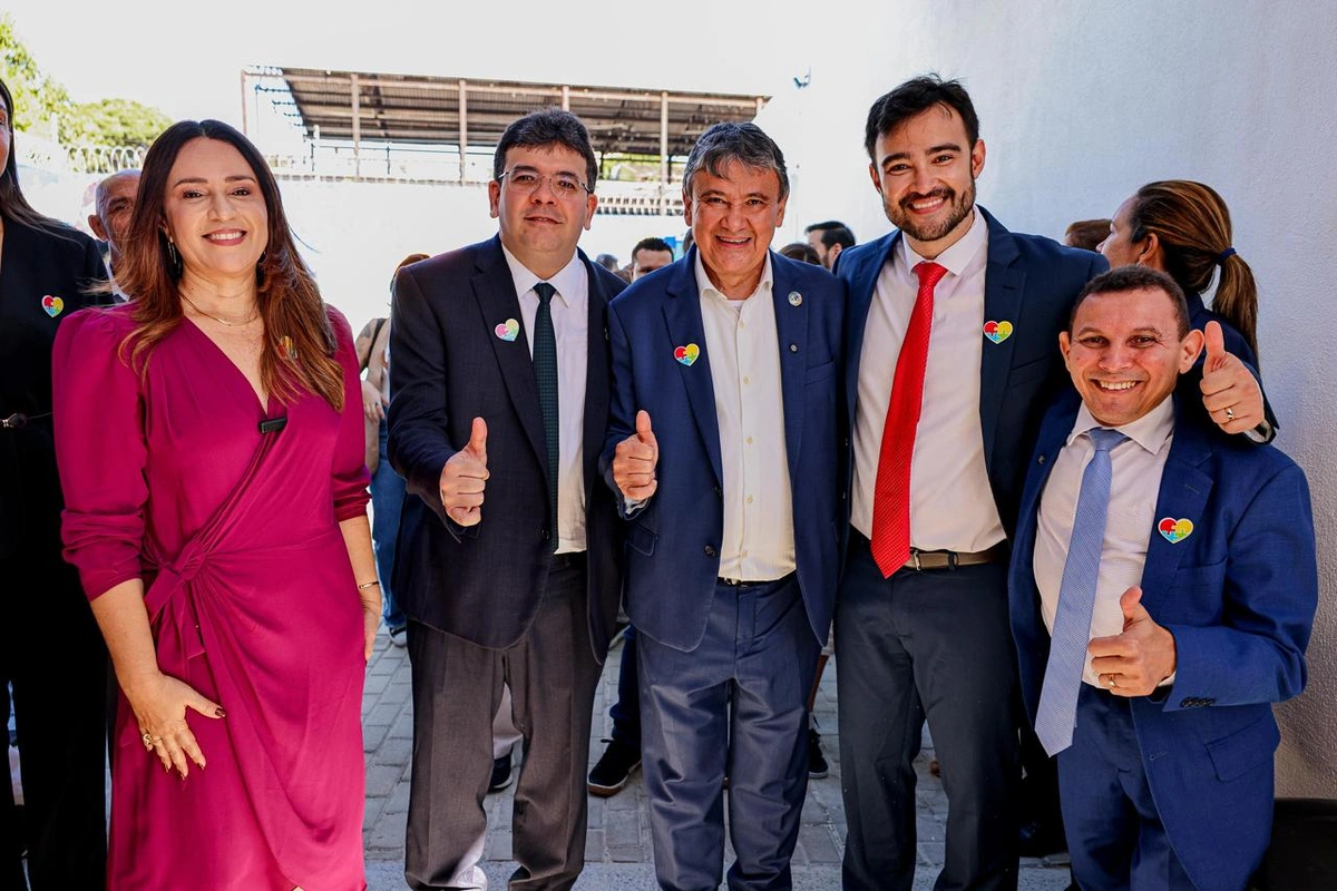 Rejane Dias, Rafael Fonteles, Wellington Dias e na ponta Mauro Eduardo