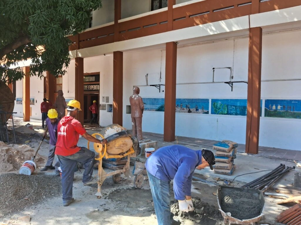 Requalificação da área interna do Centro de Artesanato