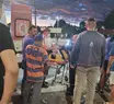 Pai sofre fratura e filho é arrastado após motorista invadir preferencial