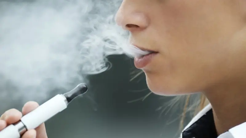 Senacon determina que plataformas suspendam anúncios de cigarros eletrônicos