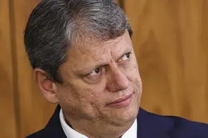 Tarcísio defende ataque de Trump ao Brasil e apanha até de Amoêdo (Foto: Reprodução)