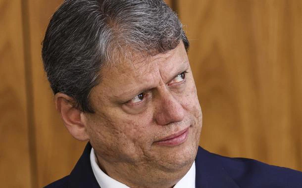 Tarcísio defende ataque de Trump ao Brasil e apanha até de Amoêdo