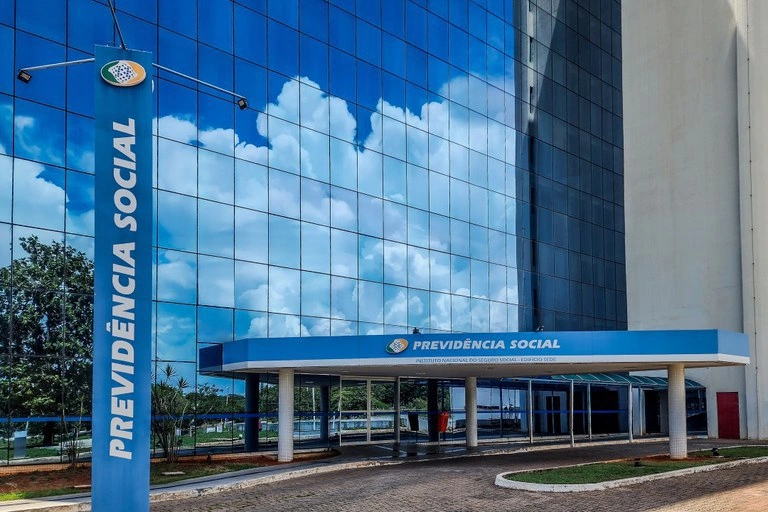 Tribunal rejeita recurso e confirma pena por apropriação indébita em caso de ação contra o INSS