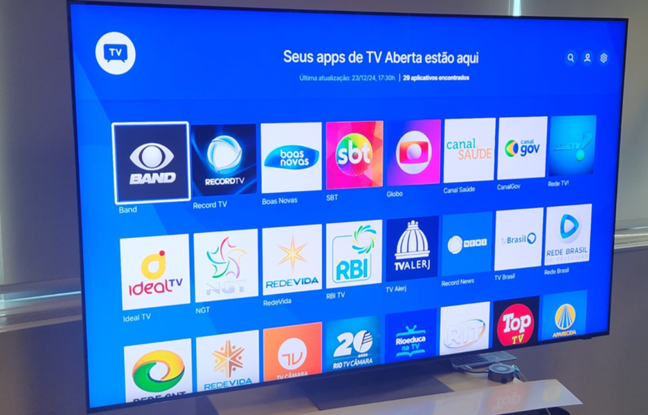 A TV 3.0 é a nova geração de transmissão da televisão aberta no Brasil. Combinando qualidade de imagem superior, áudio imersivo e interatividade avançada
