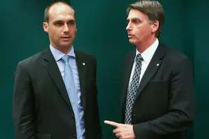 Eduardo Bolsonaro e Jair Bolsonaro (Foto: Reprodução | Fabio Rodrigues Pozzebom/Ag. Brasil)