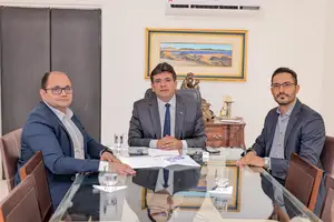 Executivos da Águas do Piauí com o governador Rafael Fonteles (Foto: Gabriel Paulino)