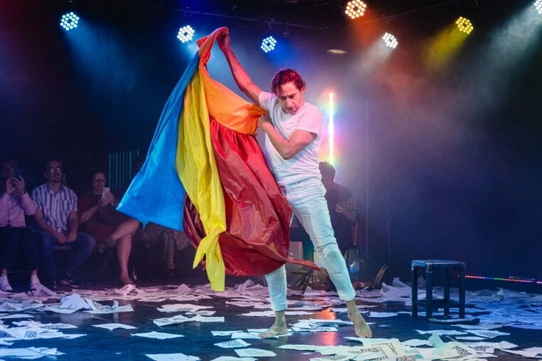 Festival reúne espetáculos de países lusófonos e homenageia Gomes Campos com abertura no Theatro 4 de Setembro