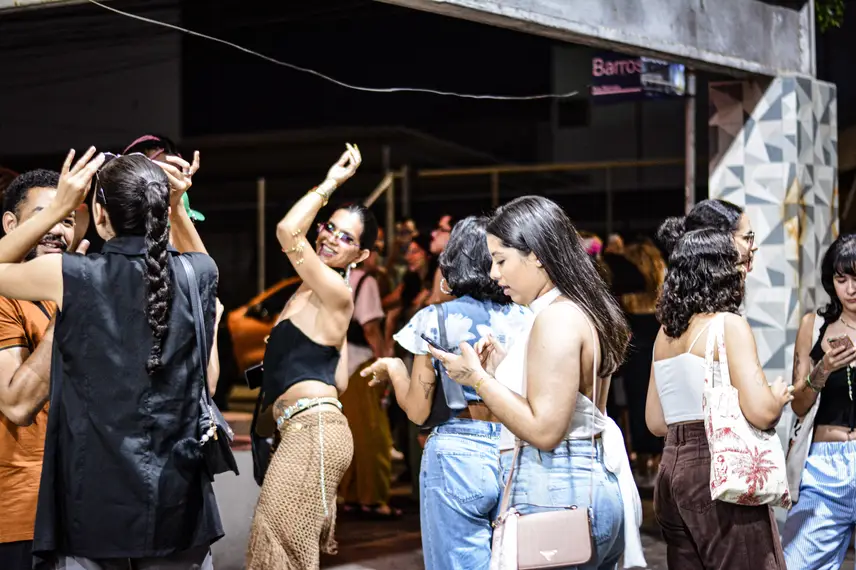 Jovens reunidos na Cultural