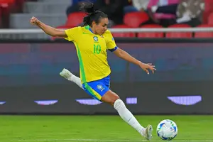 Marta durante partida em que o Brasil venceu o Uruguai na semifinal da Copa América (Foto: Reprodução)