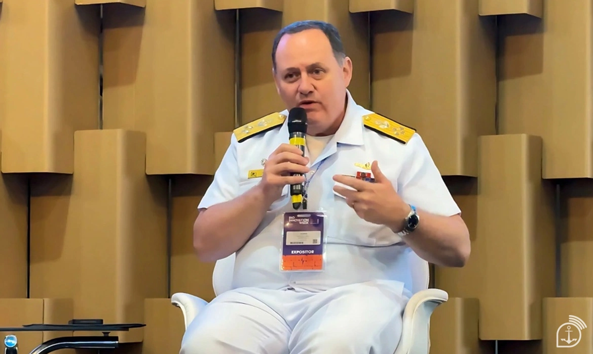 No painel, o Almirante Rabello destacou a integração entre militares e civis no Programa Nuclear da Marinha – Imagem: Primeiro-Sargento Walney