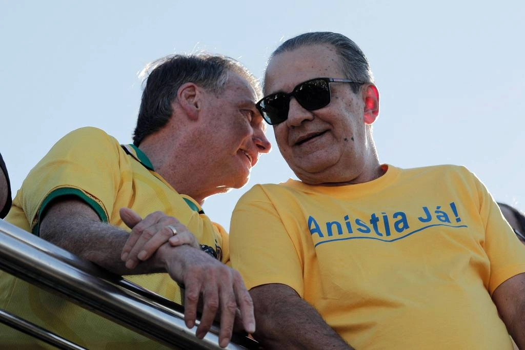 O ex-presidente Jair Bolsonaro (PL) e o pastor Silas Malafaia em maio de 2025, durante manifestação a favor da anistia aos envolvidos no 8 de Janeiro