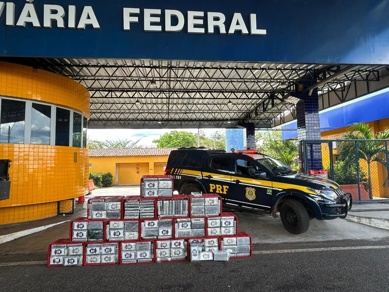 Polícia Rodoviária Federal (PRF) apreendeu cerca de 540 quilos de cloridrato de cocaína