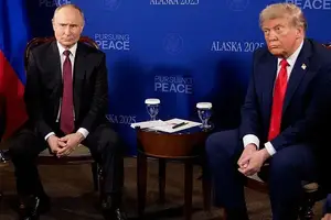 Presidente da Rússia, Vladimir Putin, e presidente dos Estados Unidos, Donald Trump, reunidos em Anchorage, no Alasca (Foto: Reprodução | Andrew Harnik/Getty Images)