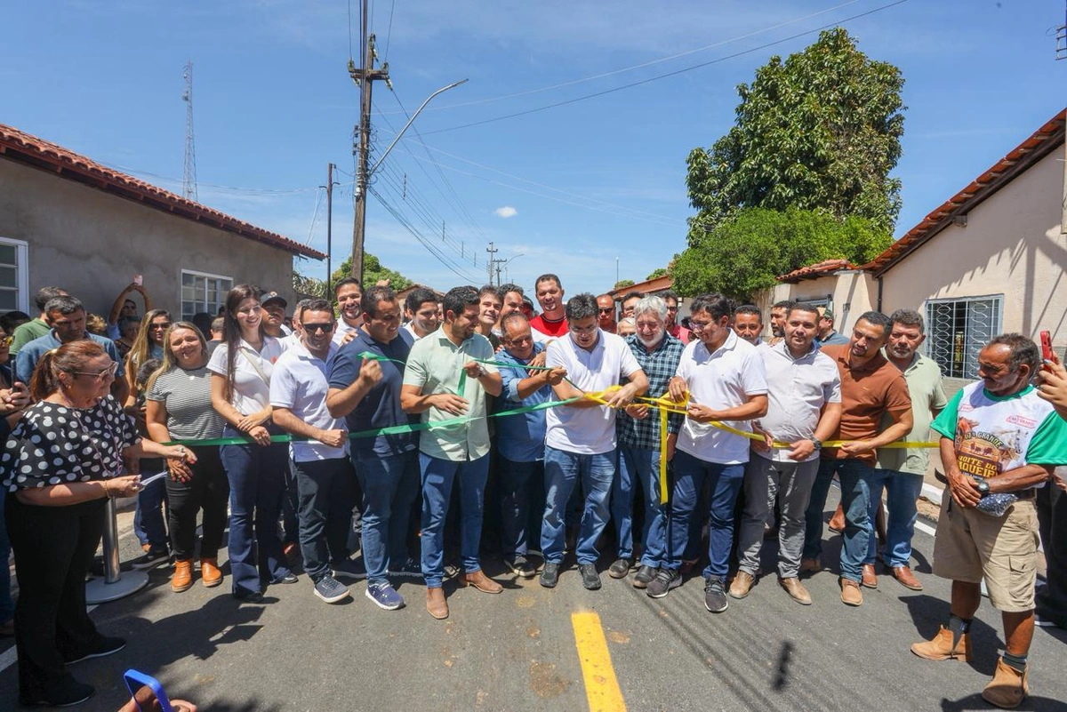 Rafael Fonteles em Santa Filomena na entrega de asfalto