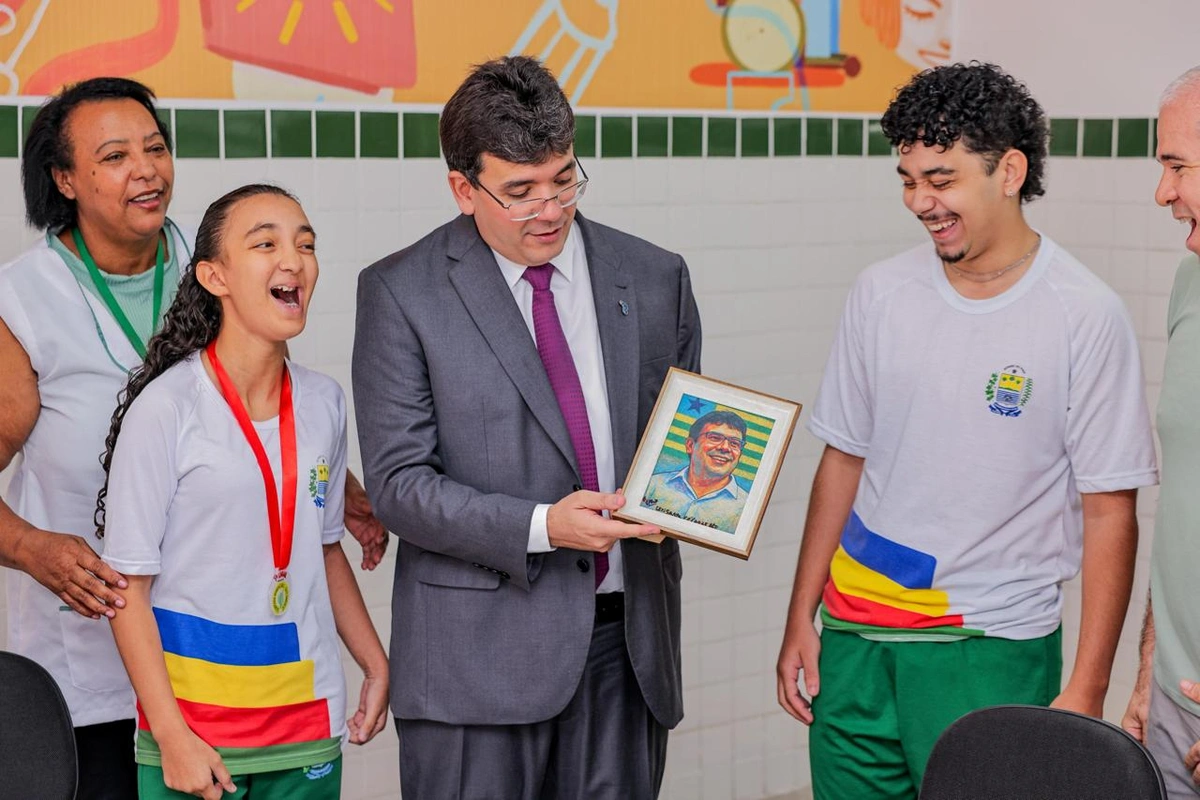 Rafael Fonteles no CETI do Santa Fé em Teresina